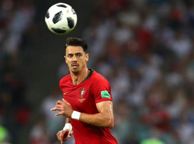 记者：拜仁17岁小将卡尔曾接受皇马试训，但最终未能签约（记者：拜仁17岁新星卡尔曾在皇马试训，终未签约）